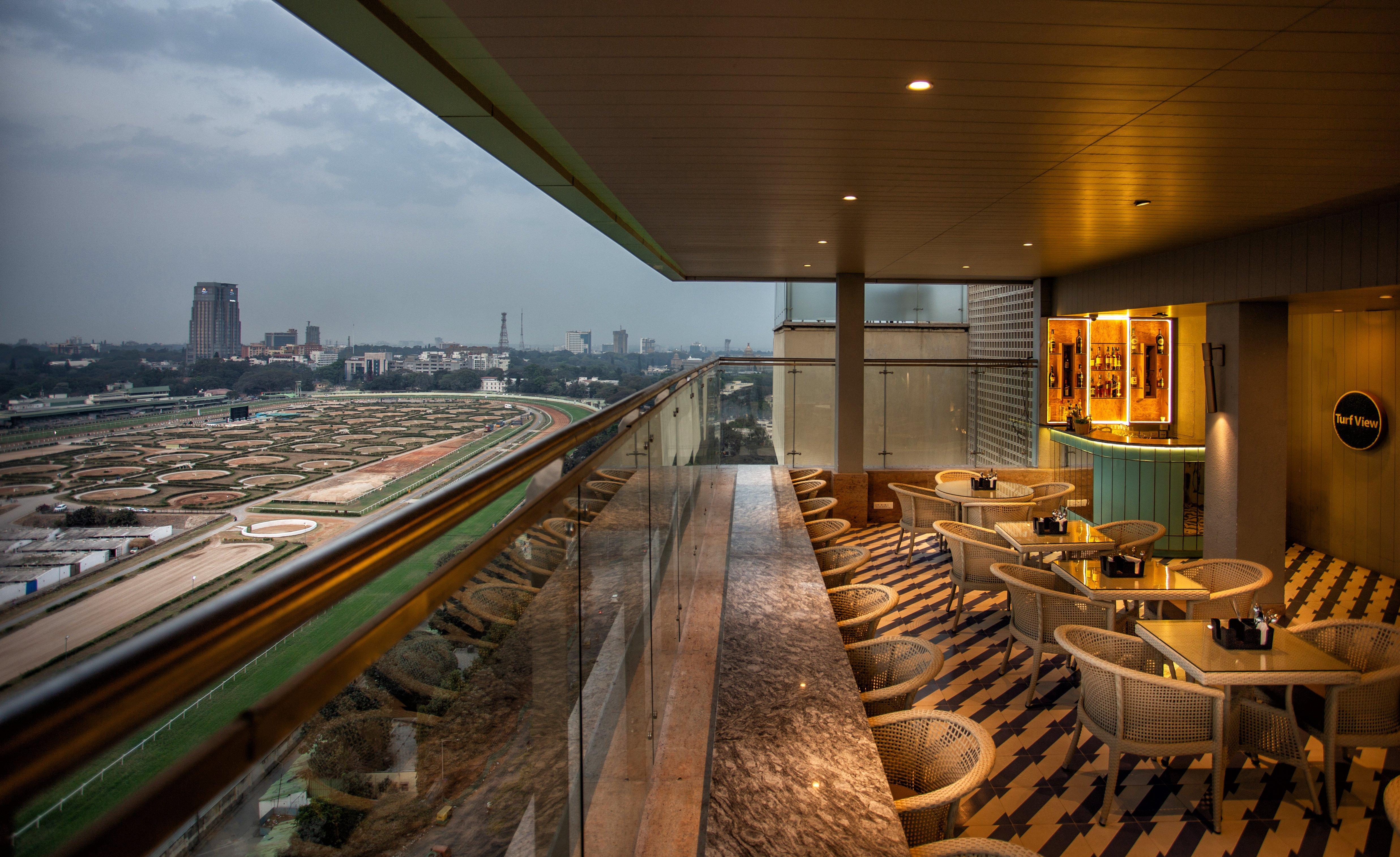 Holiday Inn Bengaluru Racecourse By Ihg Exteriér fotografie The Sky Bar
