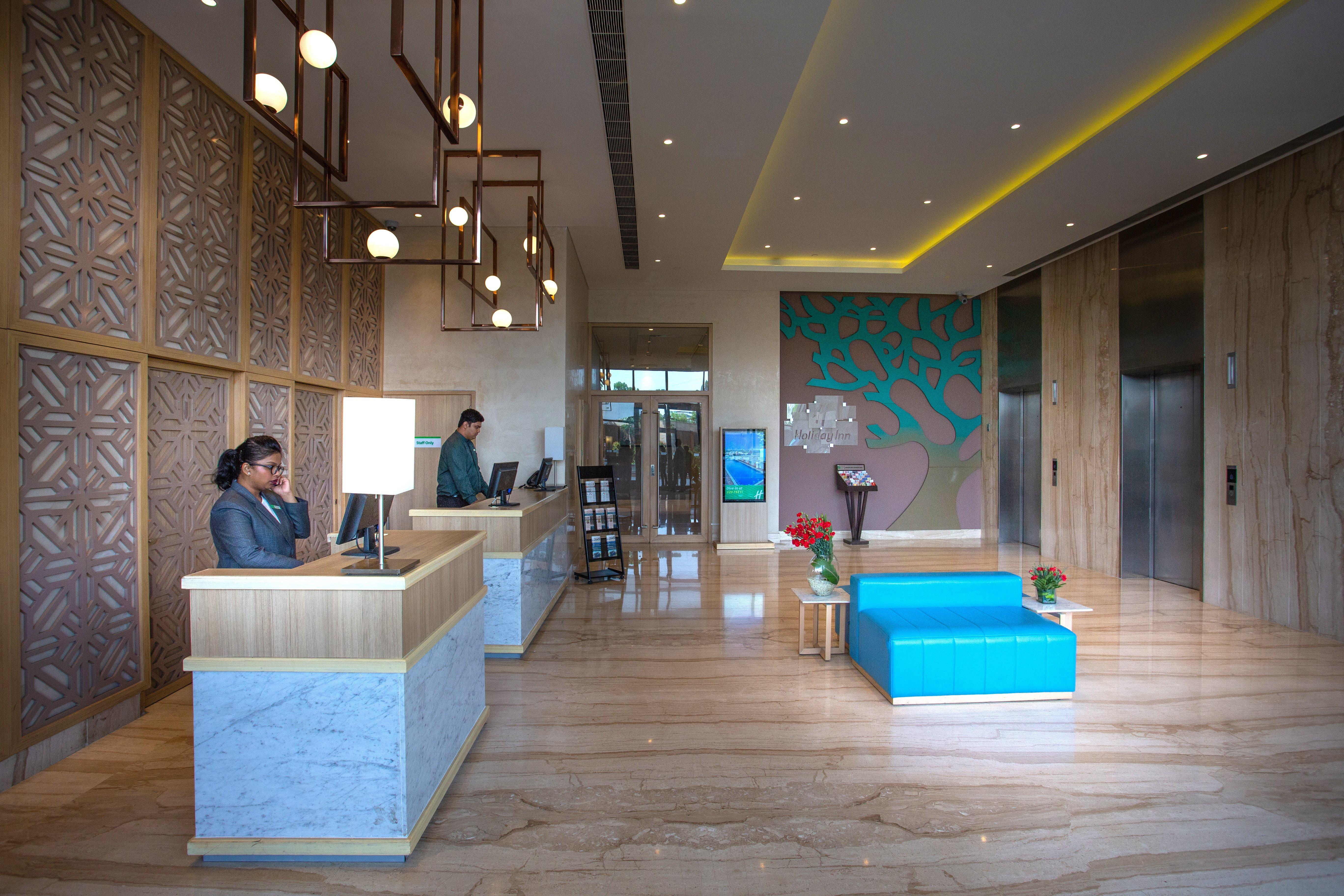 Holiday Inn Bengaluru Racecourse By Ihg Exteriér fotografie The lobby of the hotel