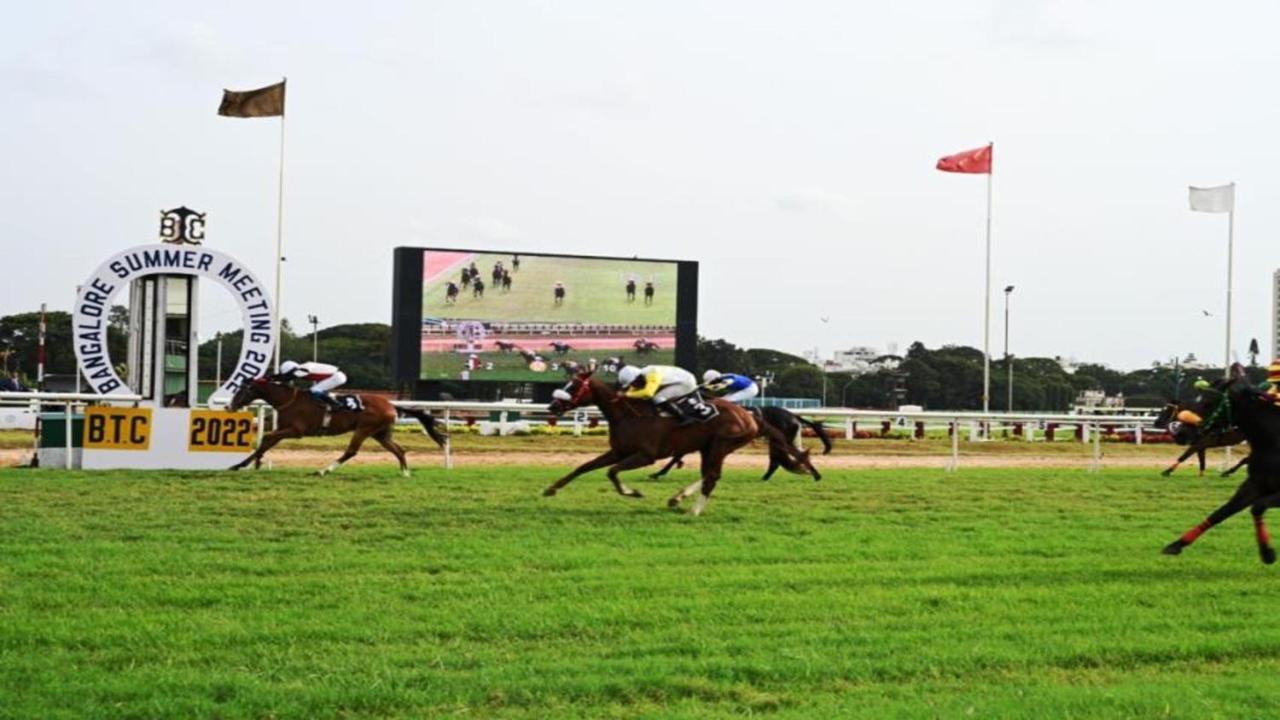 Holiday Inn Bengaluru Racecourse By Ihg Exteriér fotografie The 2011 Singapore Derby